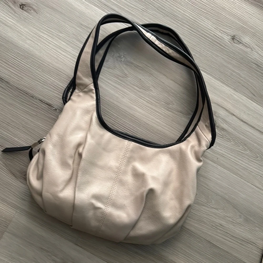 Simply Vera Vera Wang Cream and Black Hobo Bag - Picture 2 of 8